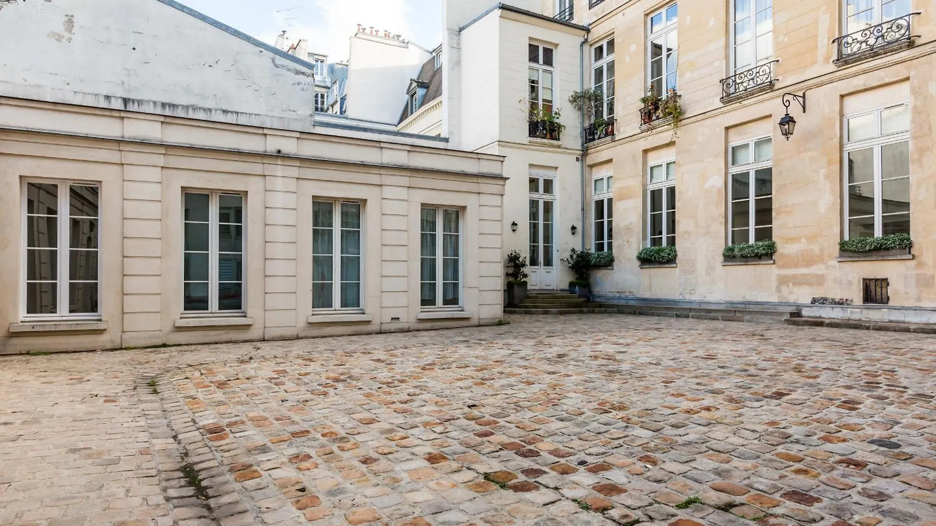 Veeve - Square Du Temple Comfort